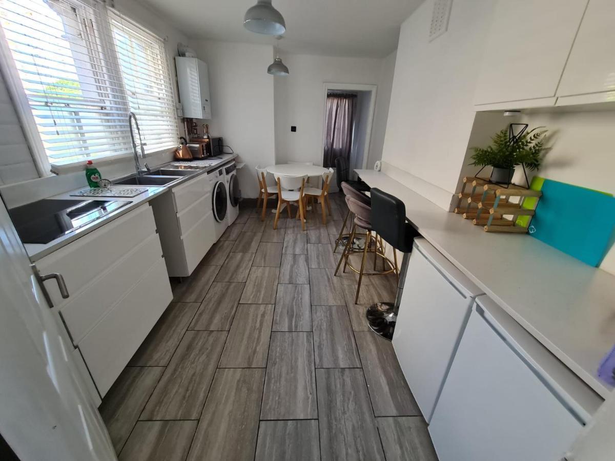 فيلا 3-Bed House In London Self-Contained In Ladywell المظهر الخارجي الصورة